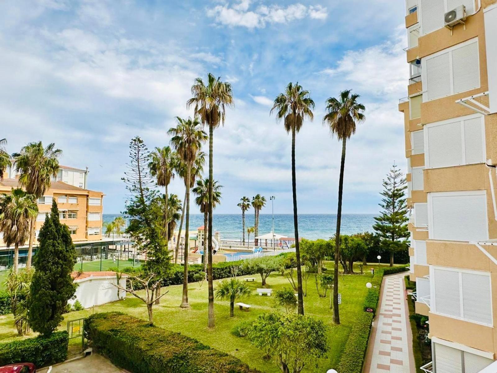 Estudio Pepa Luna Algarrobo Beach Малага Экстерьер фото